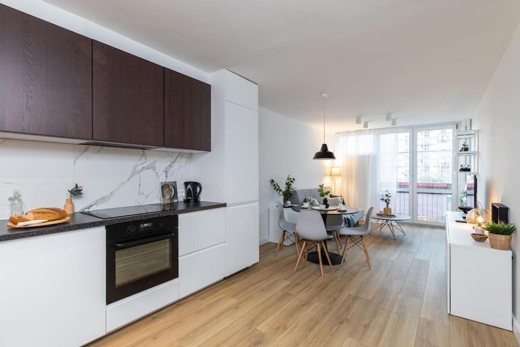 Superapart Jana Pawla Ii, Apt 302 Cozy Urban Retreat, Perfect For Couples Warsaw Exterior photo